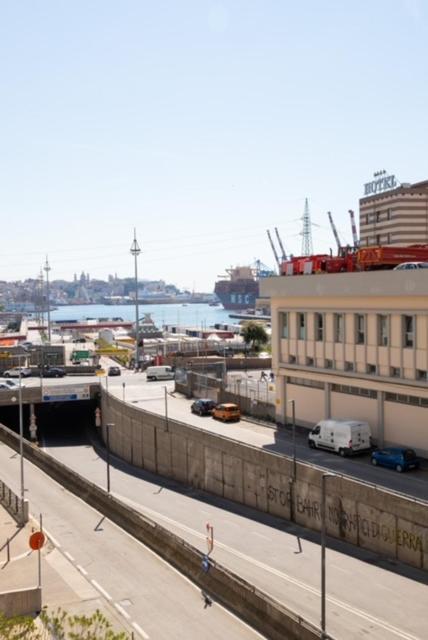 Grande Monolocale Con Parcheggio Interrato Incluso Apartment Genoa Exterior photo